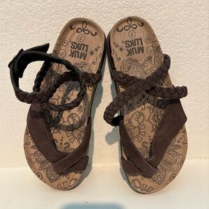 NWOT Muk Luks strappy Sandals